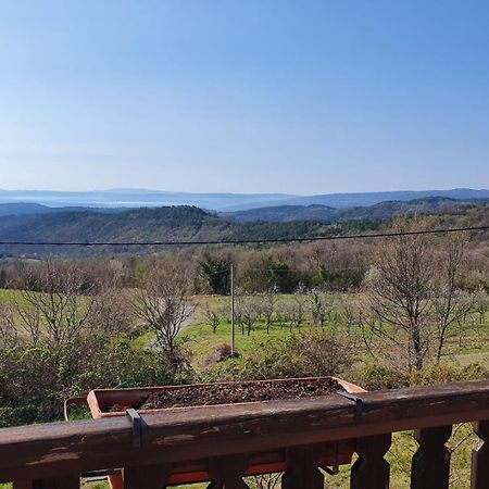 Apartment Mirella For 6 Persons Located In Central Istria Gradinje Exteriör bild