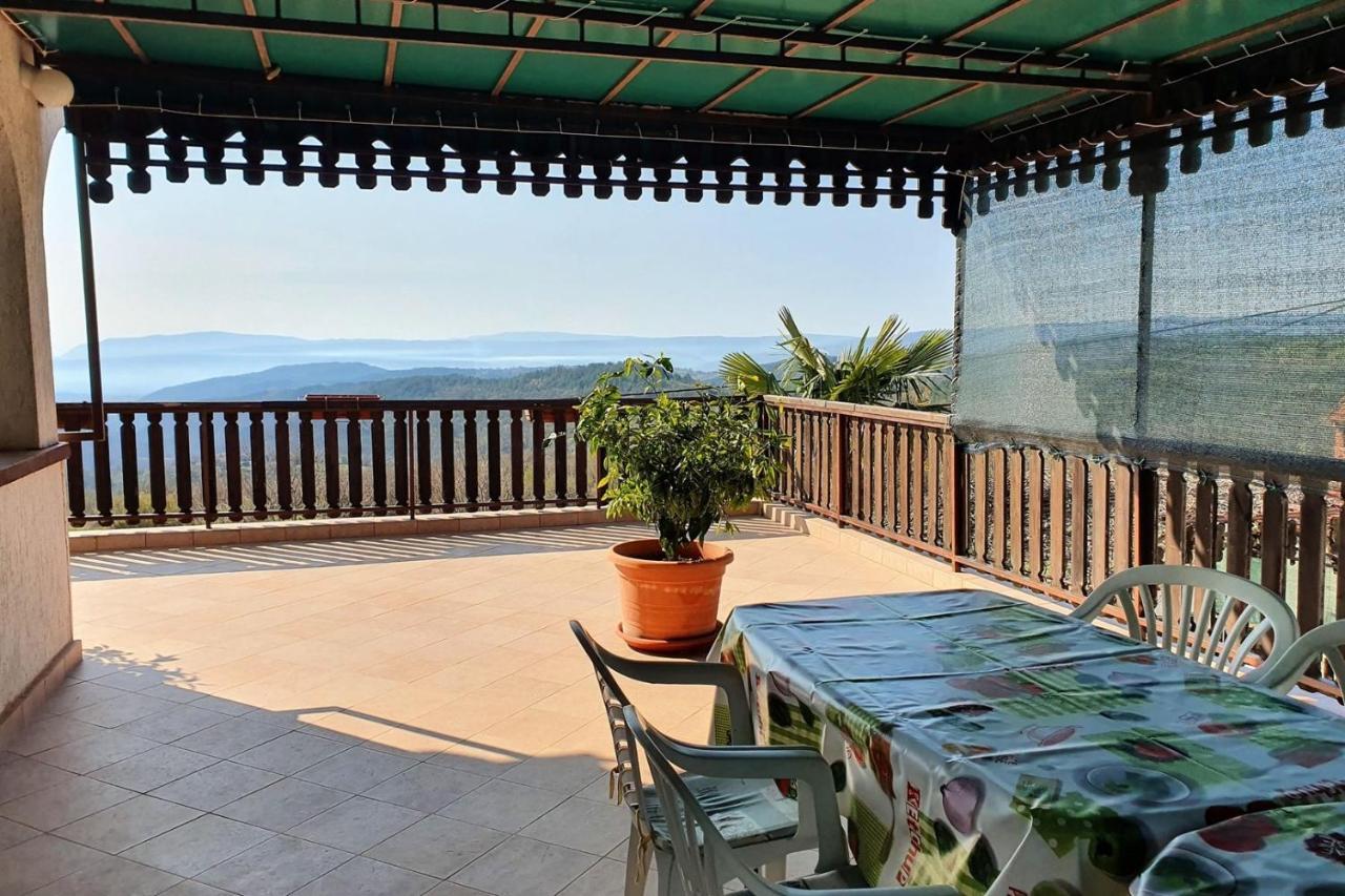 Apartment Mirella For 6 Persons Located In Central Istria Gradinje Exteriör bild