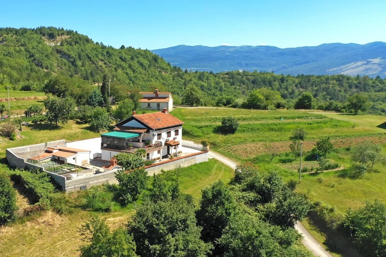 Apartment Mirella For 6 Persons Located In Central Istria Gradinje Exteriör bild