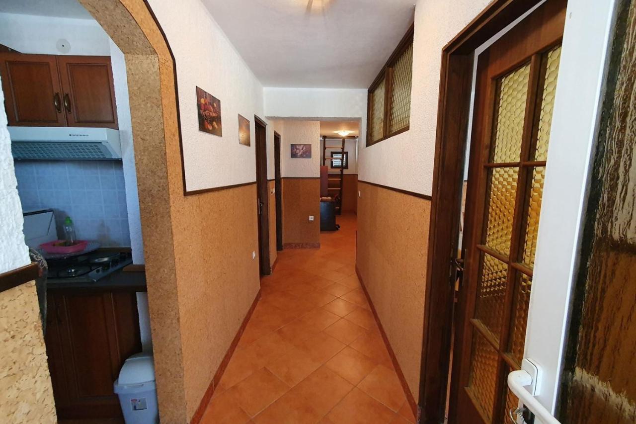Apartment Mirella For 6 Persons Located In Central Istria Gradinje Exteriör bild