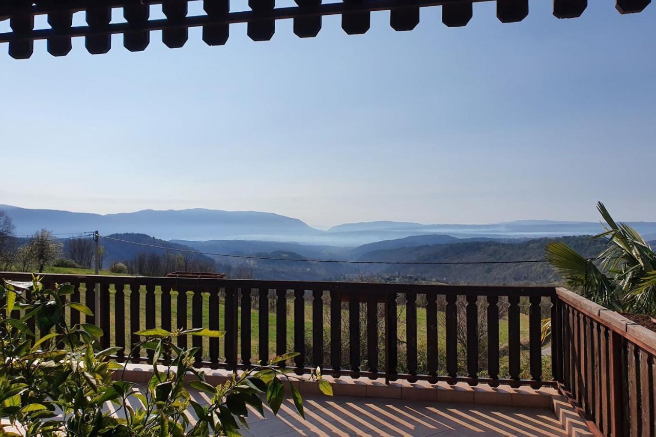 Apartment Mirella For 6 Persons Located In Central Istria Gradinje Exteriör bild