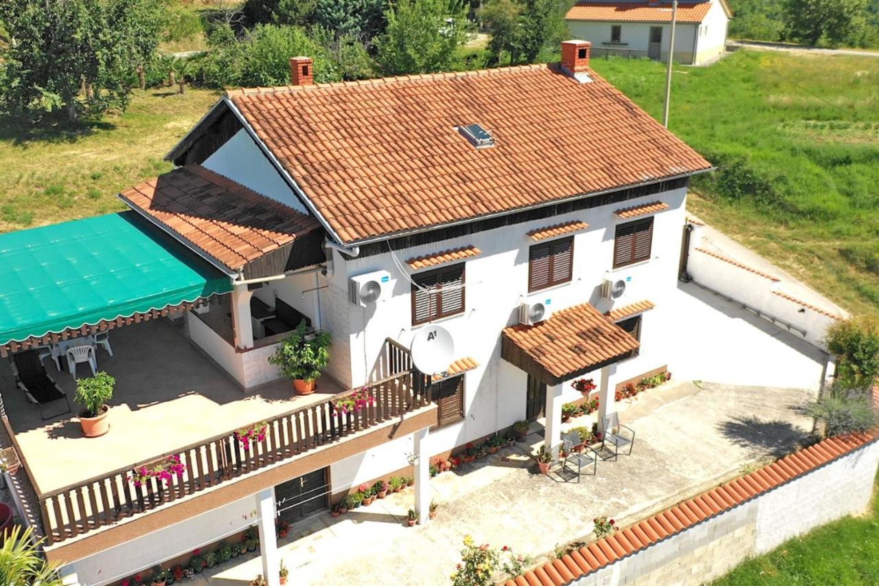 Apartment Mirella For 6 Persons Located In Central Istria Gradinje Exteriör bild