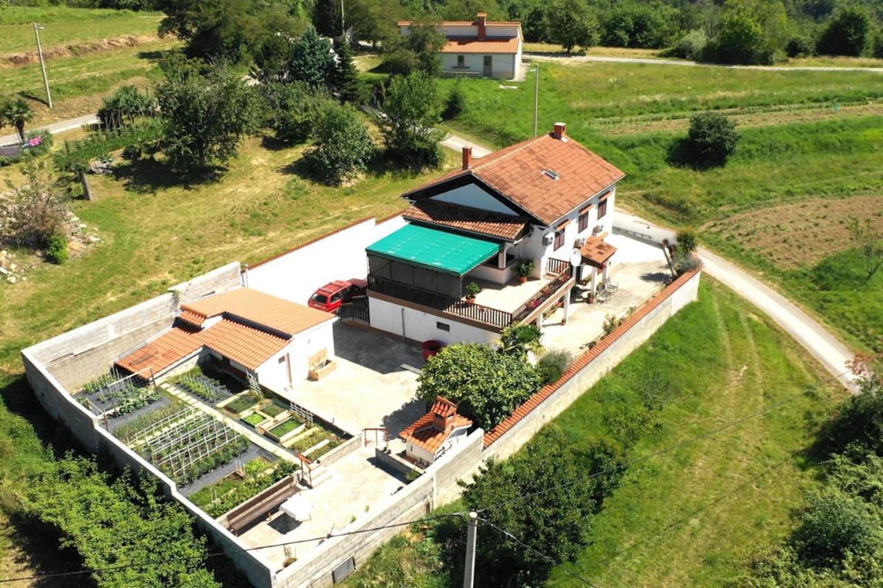 Apartment Mirella For 6 Persons Located In Central Istria Gradinje Exteriör bild