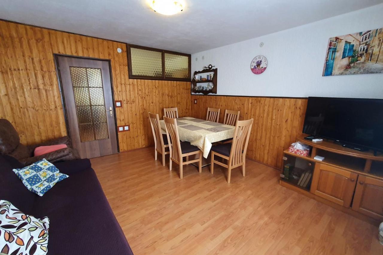 Apartment Mirella For 6 Persons Located In Central Istria Gradinje Exteriör bild