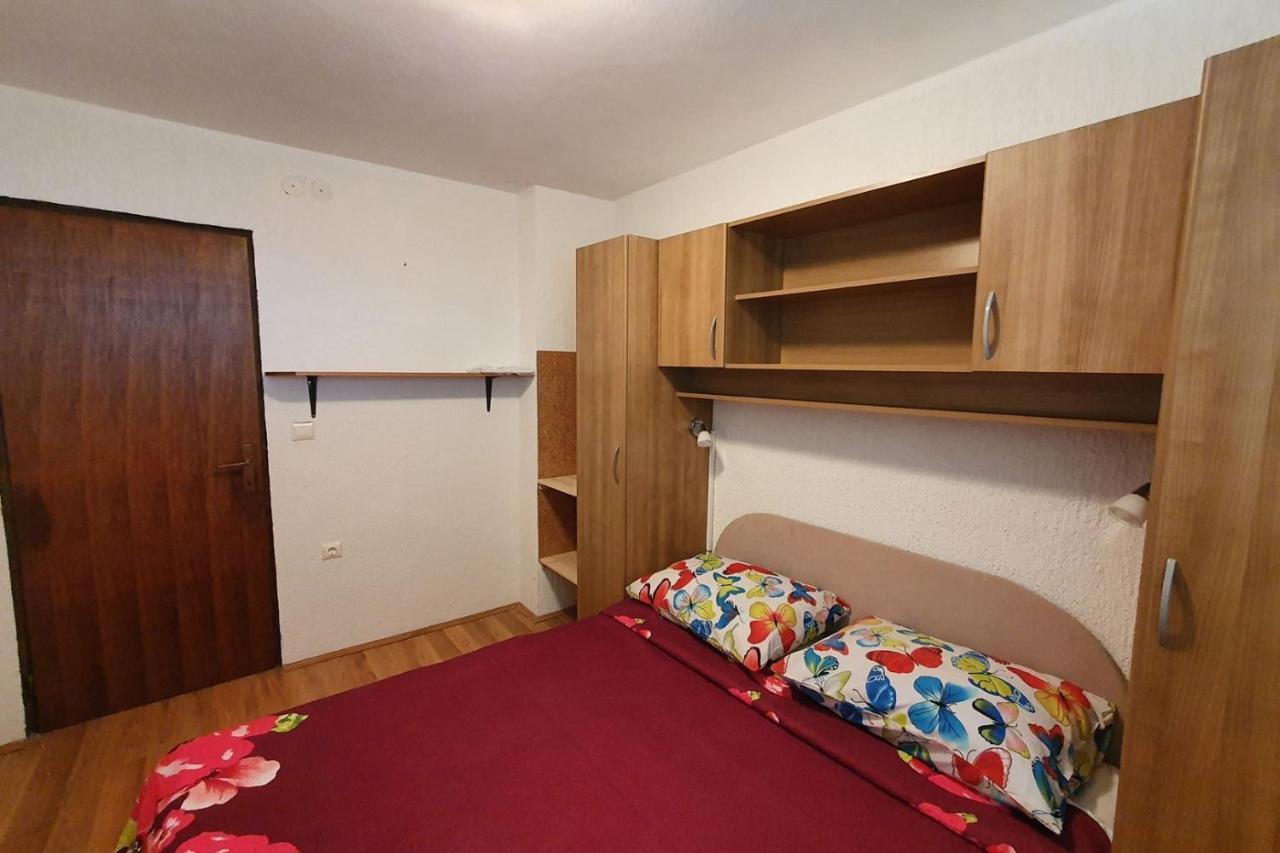 Apartment Mirella For 6 Persons Located In Central Istria Gradinje Exteriör bild