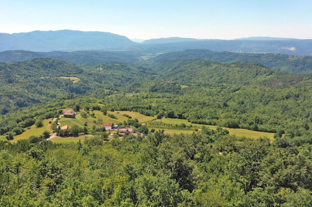 Apartment Mirella For 6 Persons Located In Central Istria Gradinje Exteriör bild