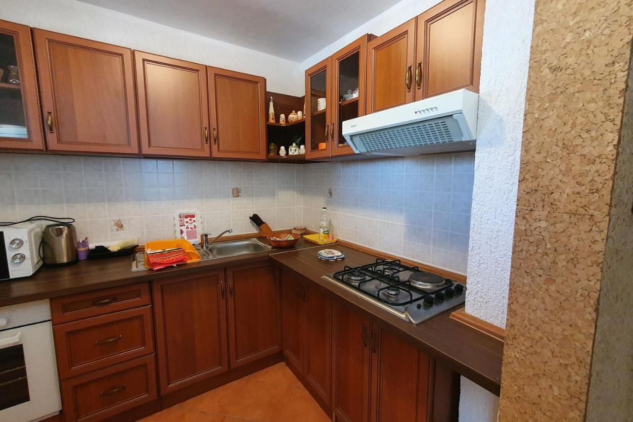 Apartment Mirella For 6 Persons Located In Central Istria Gradinje Exteriör bild