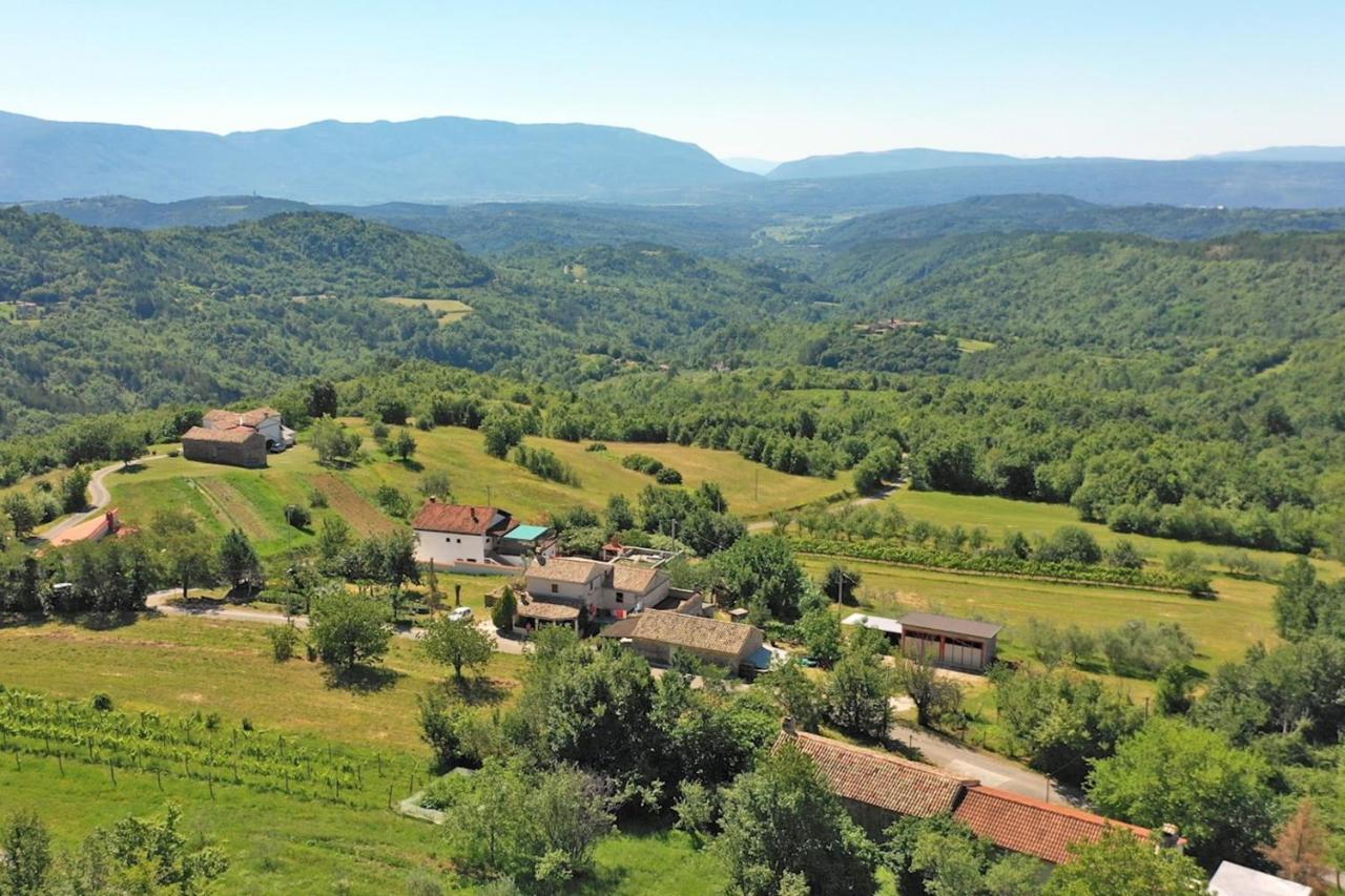 Apartment Mirella For 6 Persons Located In Central Istria Gradinje Exteriör bild