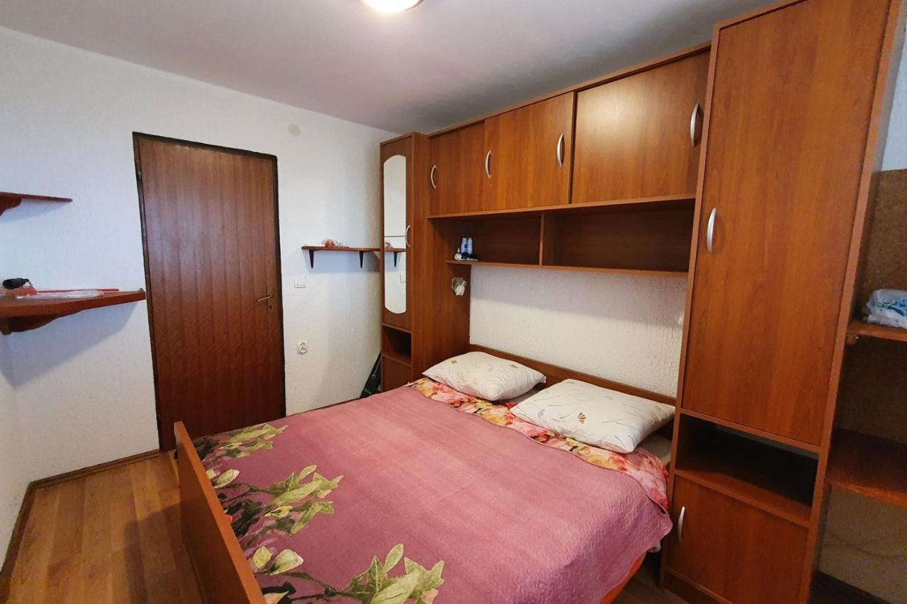 Apartment Mirella For 6 Persons Located In Central Istria Gradinje Exteriör bild